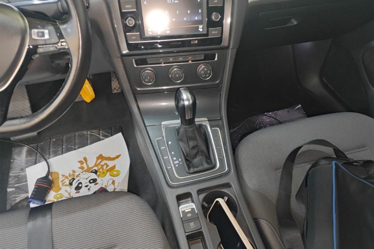 Volkswagen Golf 2018 car image #14