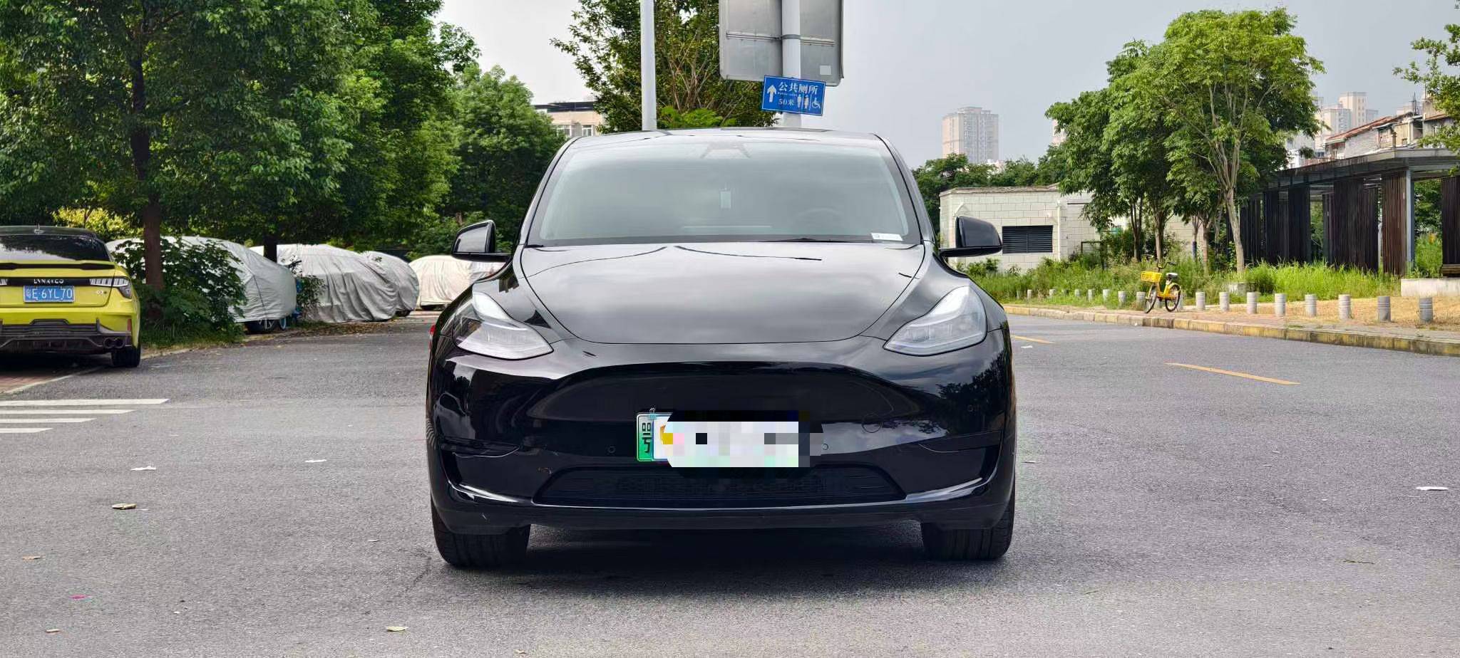 Tesla Model Y 2022 car image #2