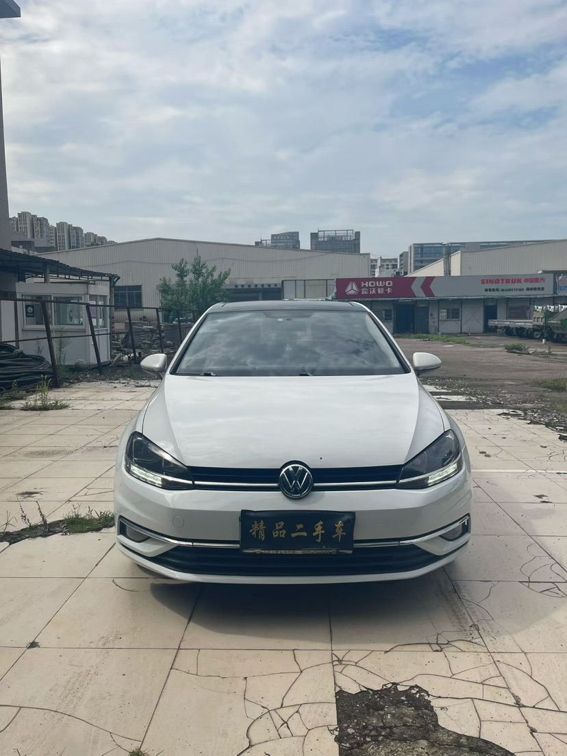 Volkswagen Golf 2018 car image #2