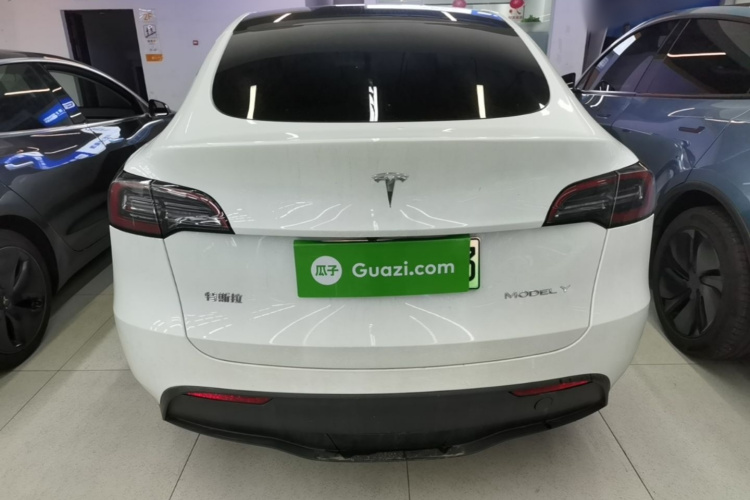 Tesla Model Y 2024 #6 Tesla Model Y 2024 car image #6