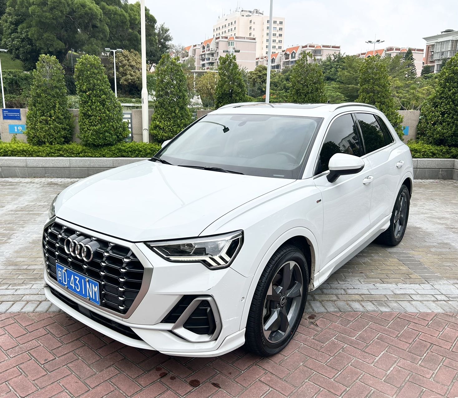 Audi Q3 2022 car image 