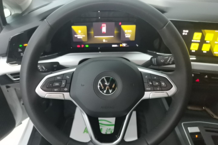 Volkswagen Golf 2024 car image #11