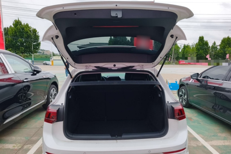 Volkswagen Golf 2025 car image #21
