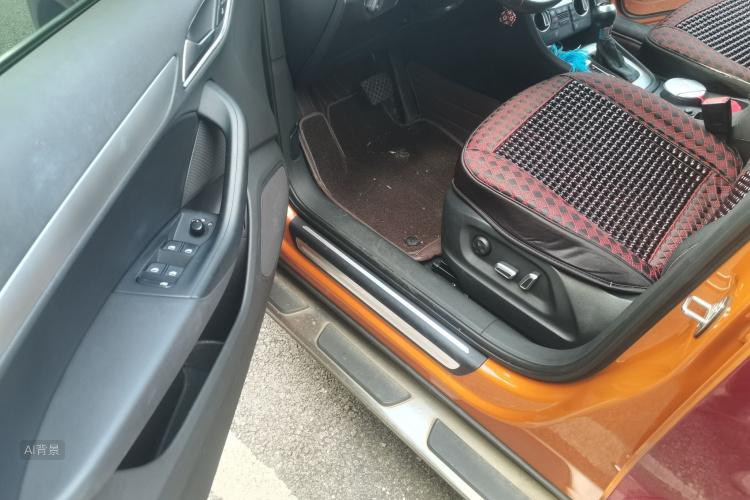 Audi Q3 2017 car image #18