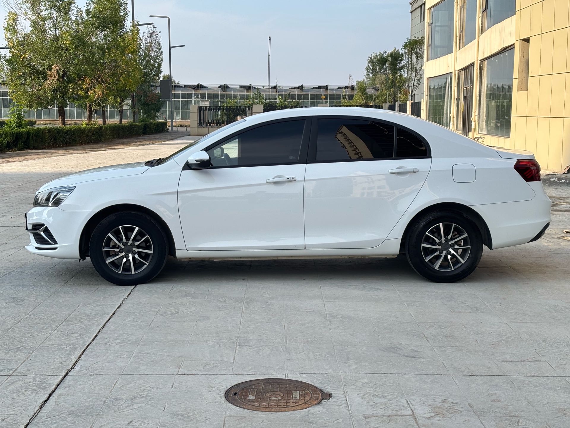 GEELY Emgrand 2019 car image #5