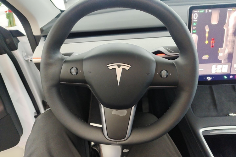 Tesla Model Y 2024 #11 Tesla Model Y 2024 car image #11