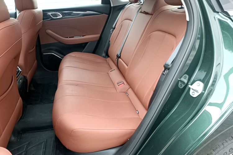 GEELY Emgrand 2025 #13 GEELY Emgrand 2025 car image #13