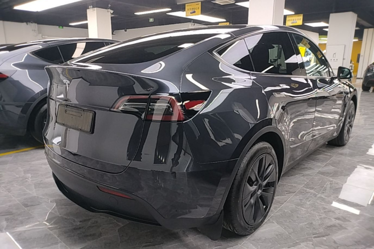 Tesla Model Y 2024 #5 Tesla Model Y 2024 immagine di auto #5