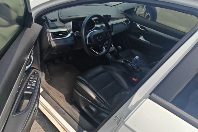 2019 car image #18