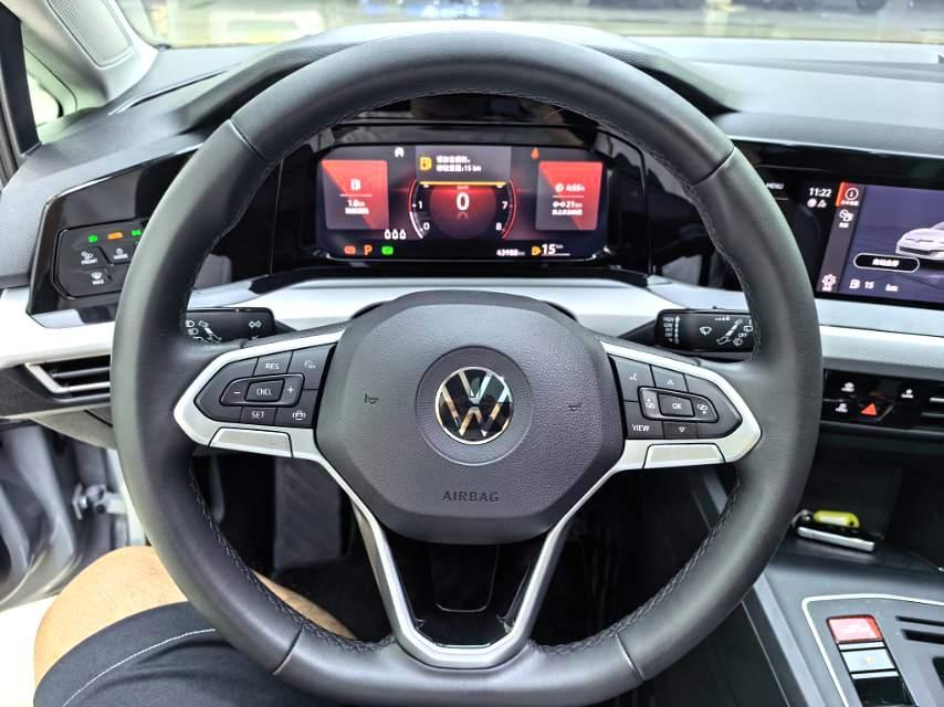 Volkswagen Golf 2023 car image #14