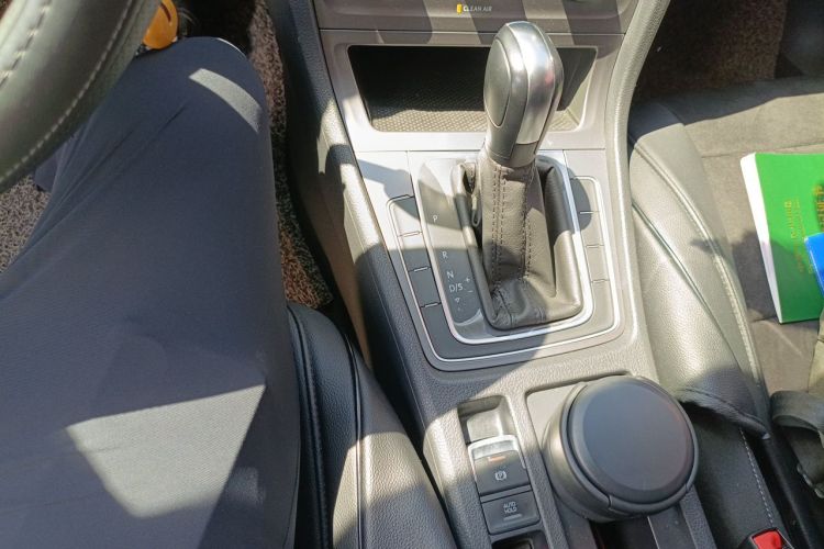 Volkswagen Golf 2016 car image #14
