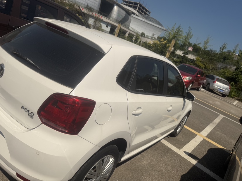 Volkswagen Polo 2019 car image #2