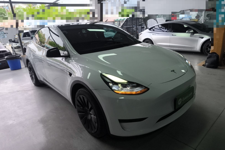 Tesla Model Y 2023 #4 Tesla Model Y 2023 car image #4
