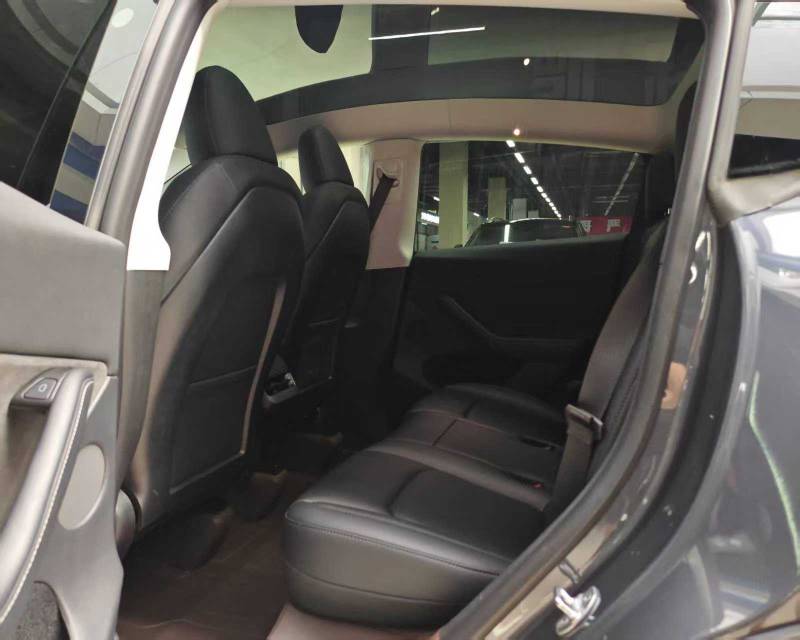 Tesla Model Y 2023 car image #7