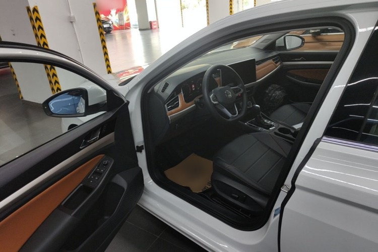 Volkswagen Bora 2024 car image #16