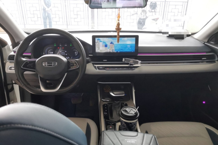 GEELY Emgrand 2021 car image #12