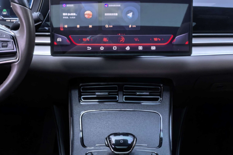 BYD Han 2022 immagine di auto #17
