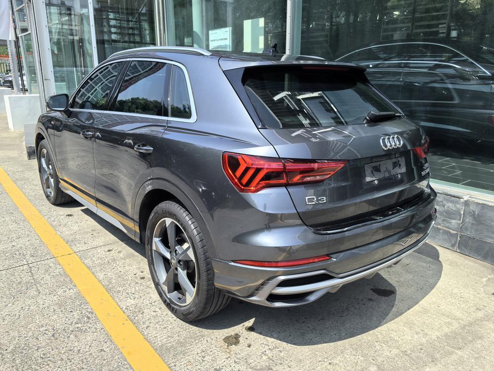 Audi Q3 2019 car image #3