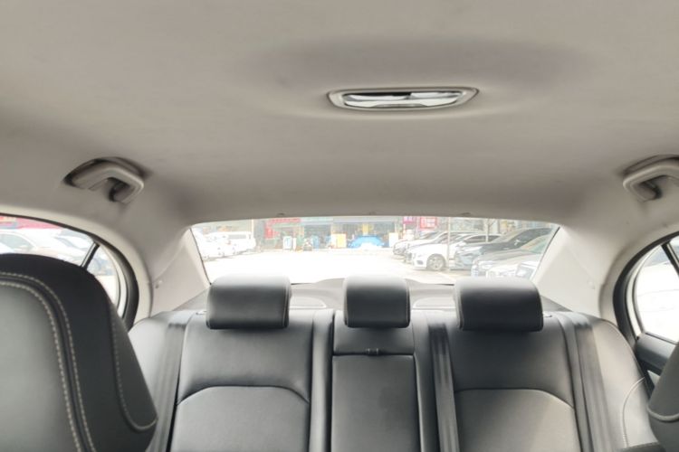 GEELY Emgrand 2019 car image #18