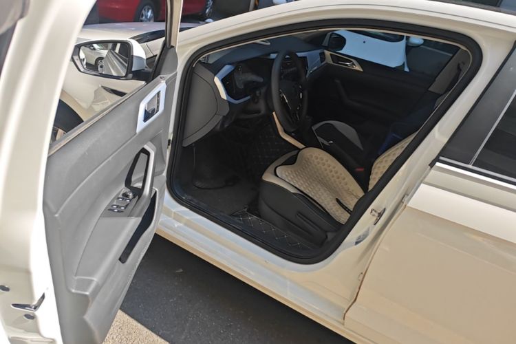 Volkswagen Polo 2021 car image #16