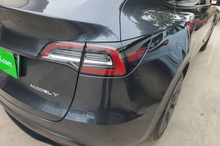 Tesla Model Y 2024 car image #8
