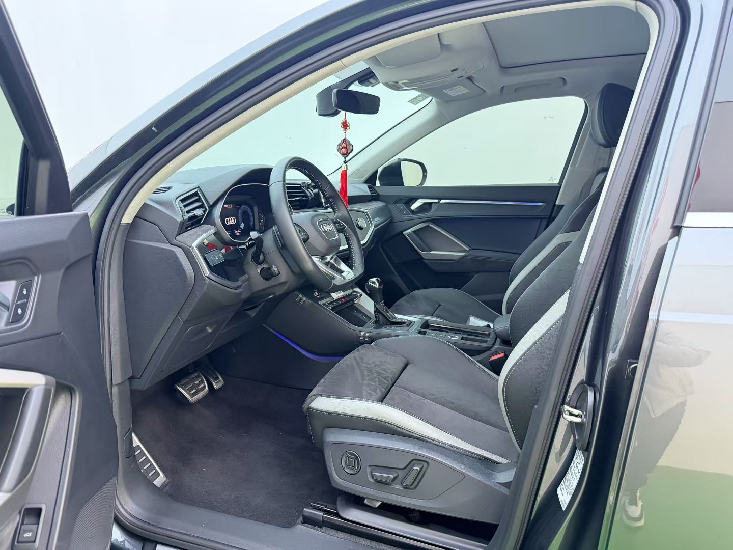 Audi Q3 2021 car image #7