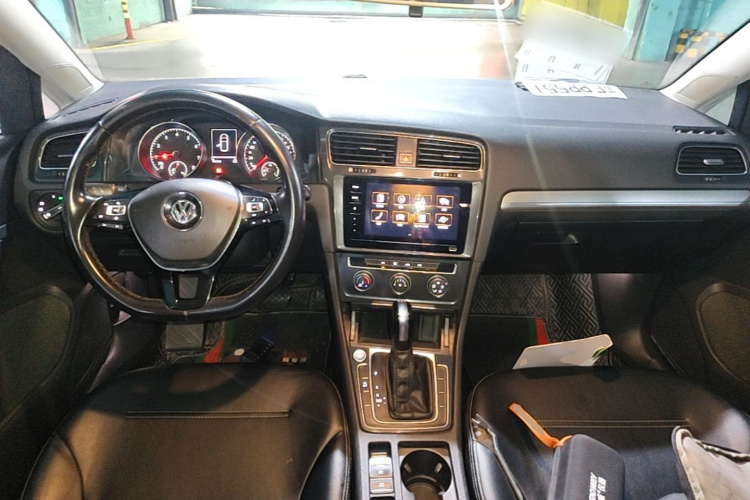 Volkswagen Golf 2020 car image #10