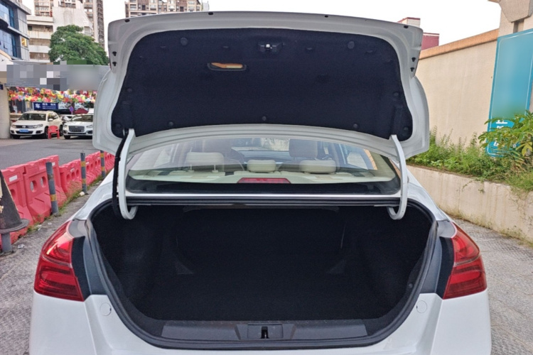 GEELY Emgrand 2019 #19 GEELY Emgrand 2019 car image #19