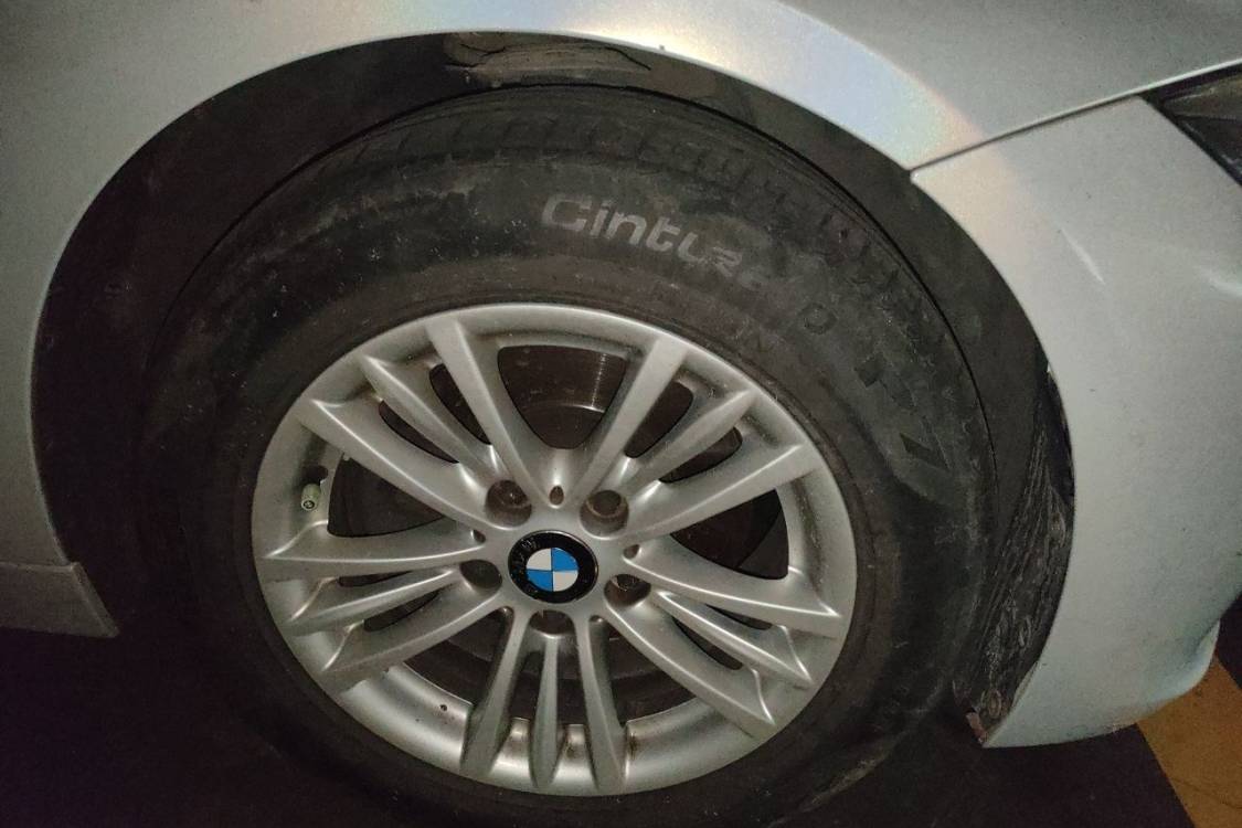 BMW 3 Series 2012 car image #9