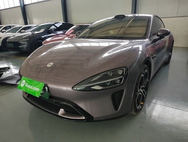 MI SU7 2025 immagine di auto 