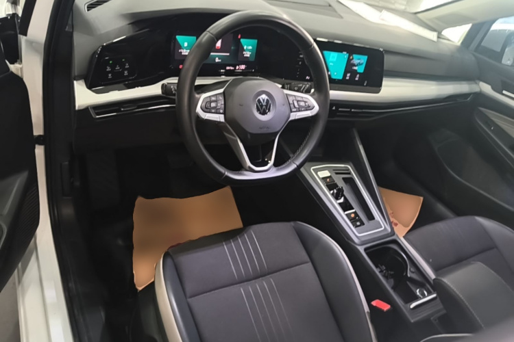 Volkswagen Golf 2021 car image #11