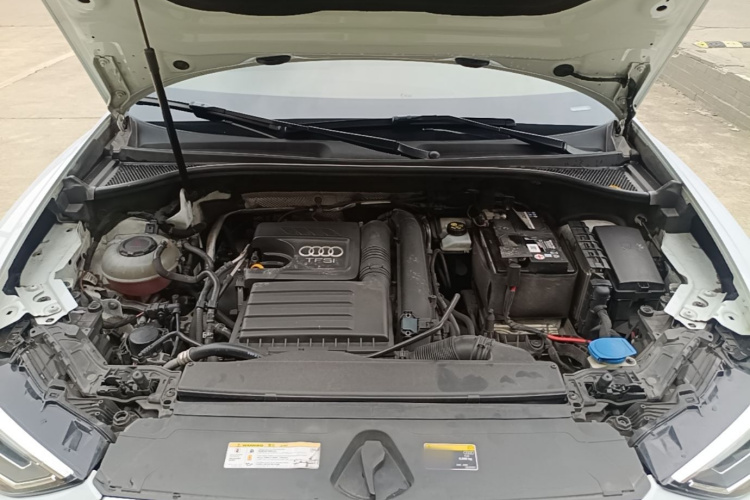 Audi Q3 2021 car image #22