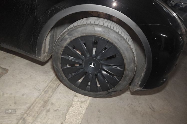 Tesla Model Y 2023 car image #9