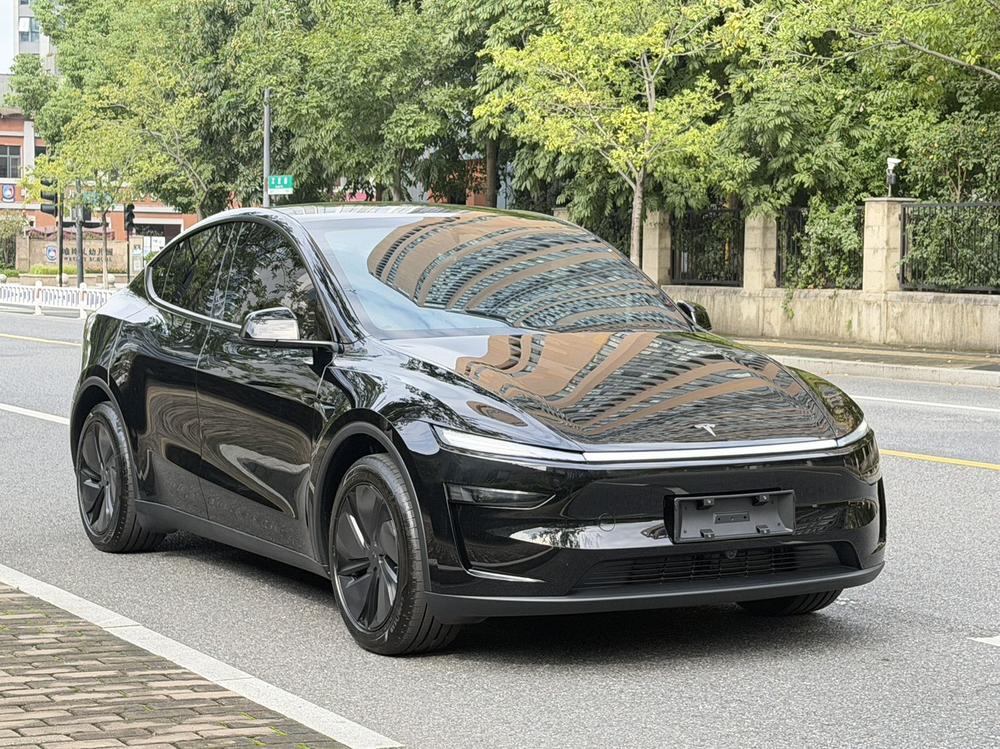 Tesla Model Y 2026 #3 Tesla Model Y 2026 car image #3