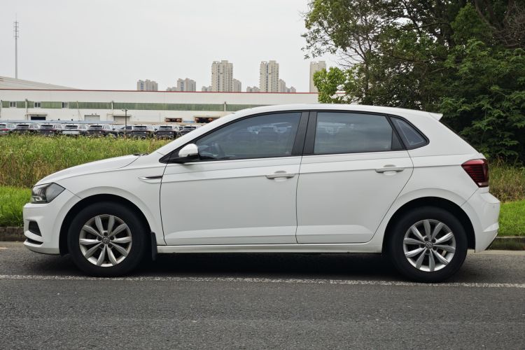 Volkswagen Polo 2019 car image #3