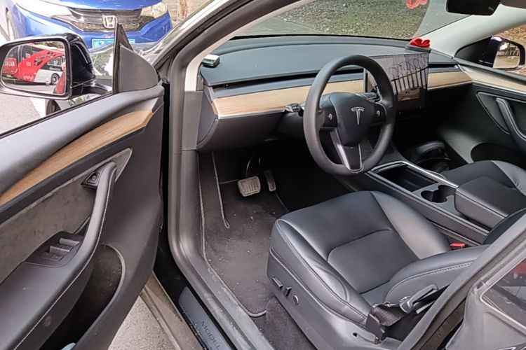 Tesla Model Y 2021 #12 Tesla Model Y 2021 car image #12