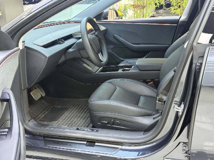 Tesla Model 3 2024 car image #2