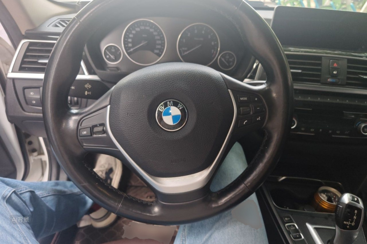 BMW 3 Series 2019 car image #12