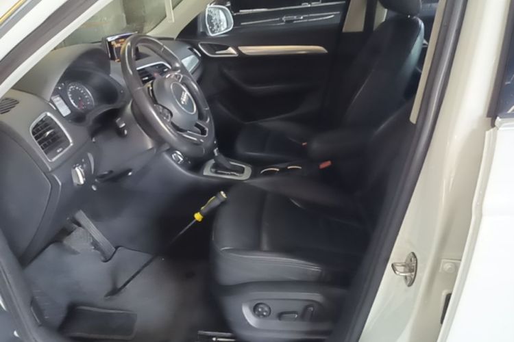 Audi Q3 2015 car image #15