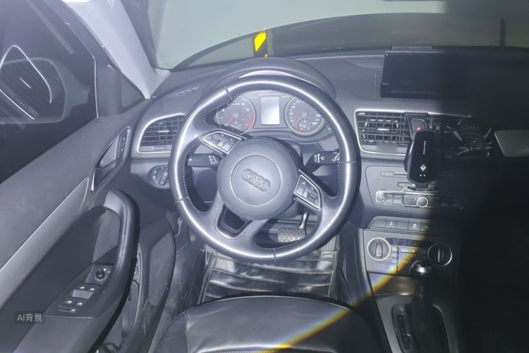 Audi Q3 2017 car image #12