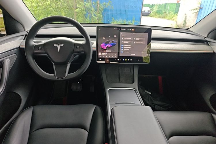 Tesla Model Y 2023 #10 Tesla Model Y 2023 car image #10