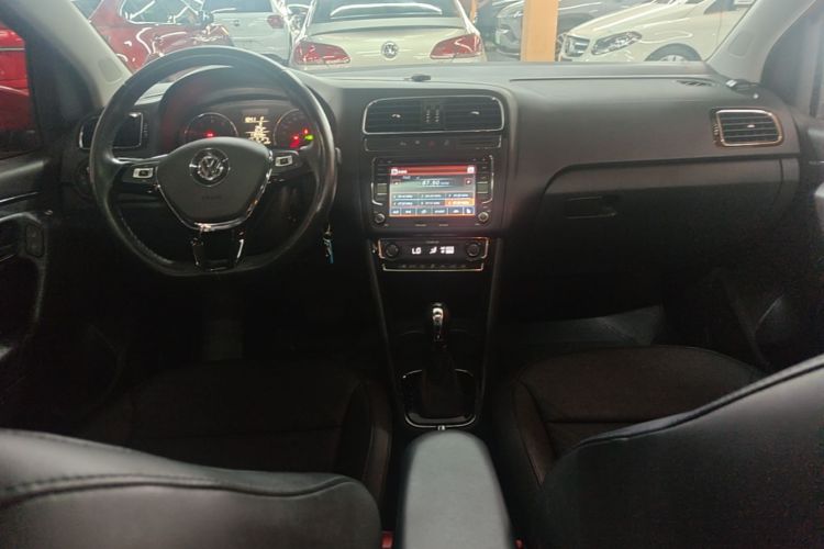 Volkswagen Polo 2016 car image #10