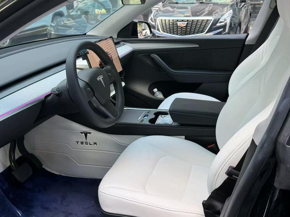 Tesla Model Y 2023 صورة سيارة #8