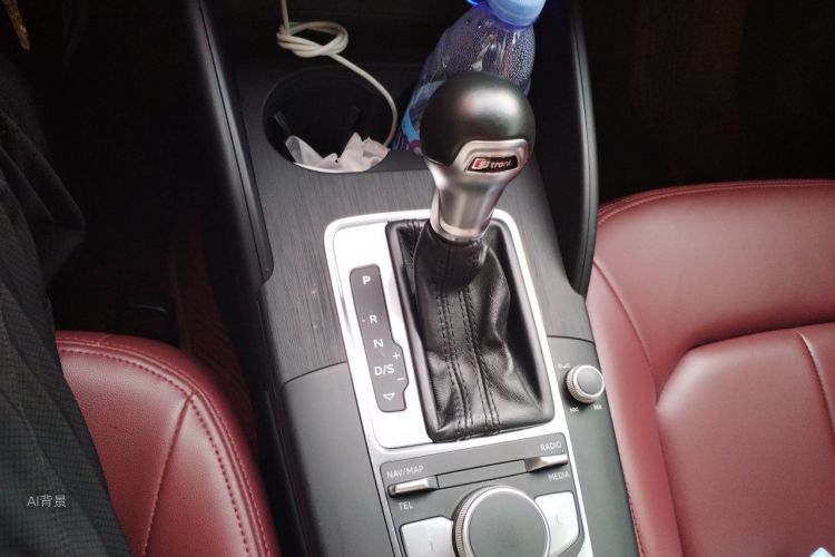 Audi A3 2018 car image #16