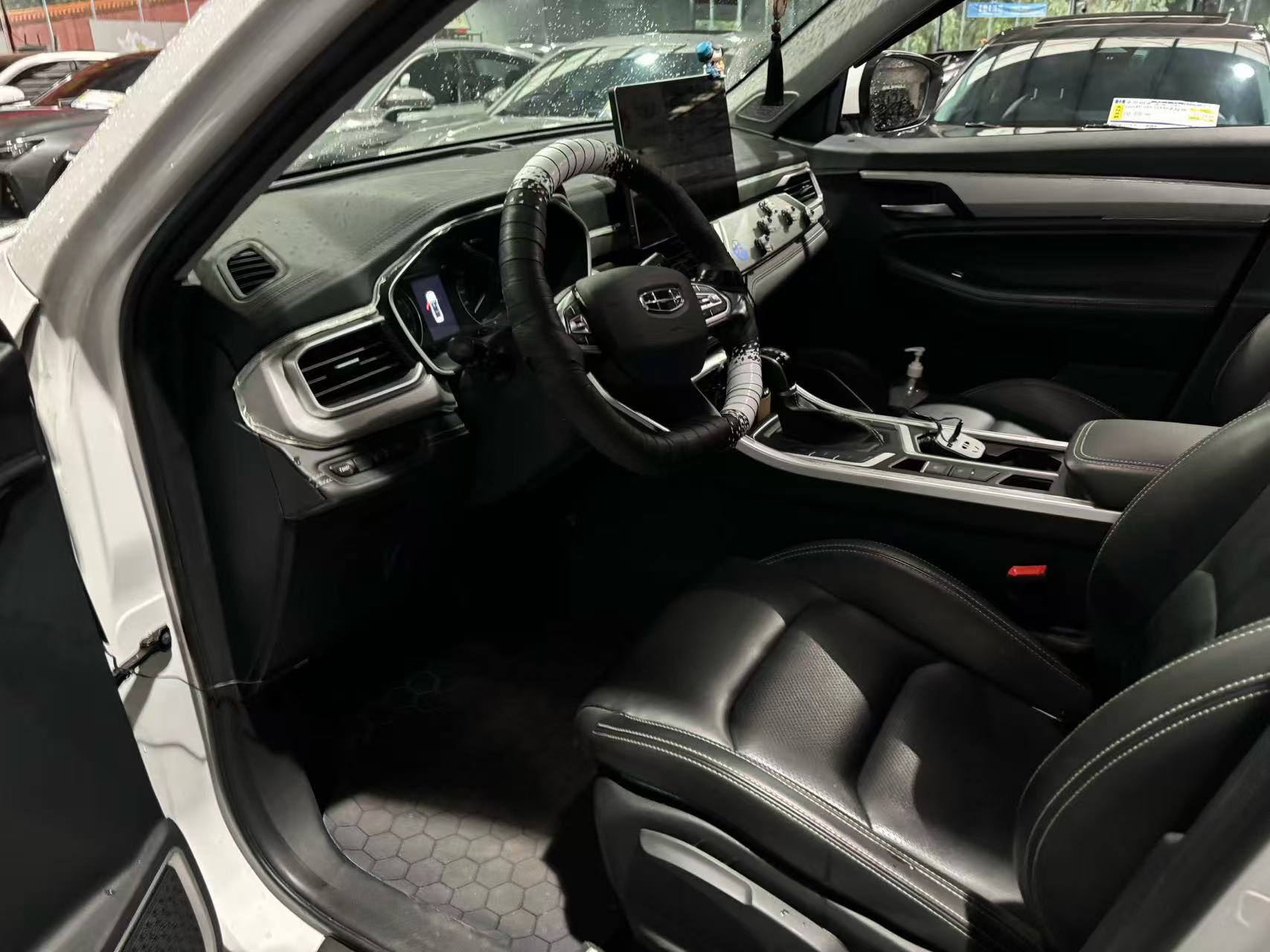 GEELY Vision X6 2021 صورة سيارة #2