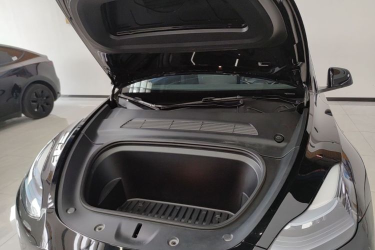 Tesla Model Y 2023 car image #22