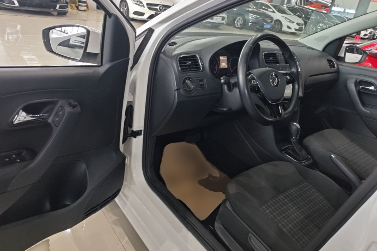 Volkswagen Polo 2018 car image #16