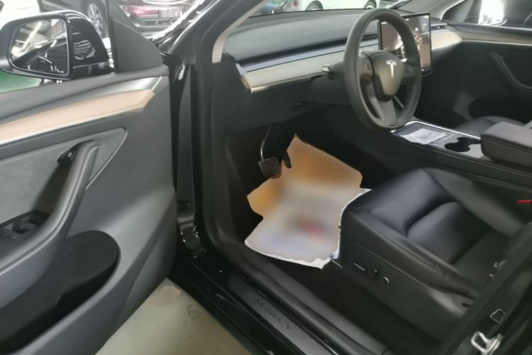 Tesla Model Y 2023 #16 Tesla Model Y 2023 car image #16