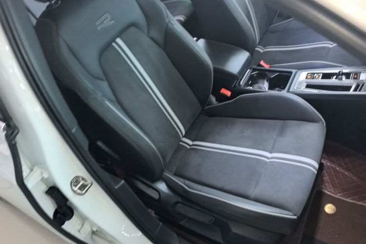 Volkswagen Golf 2022 car image #24