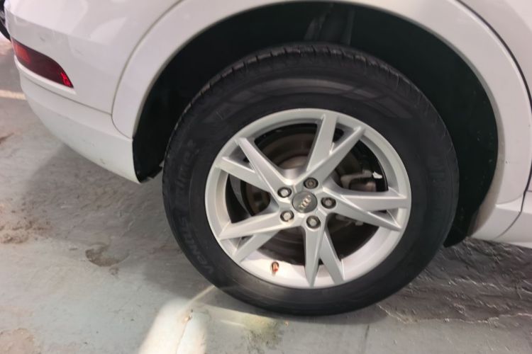 Audi Q3 2019 car image #10